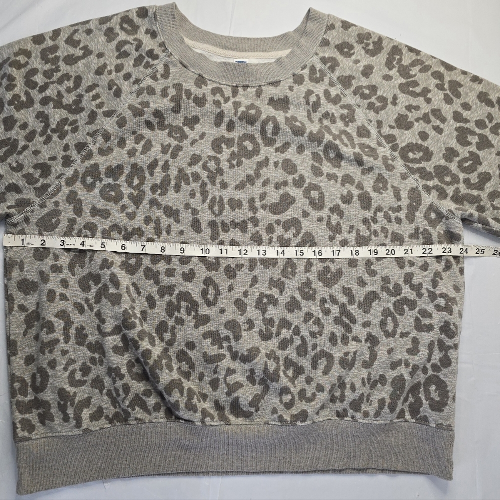 Old Navy Sweatshirt Gray Fleece Snow Leopard Long Sleeve Fleece Pullover XL - Picture 10 of 13